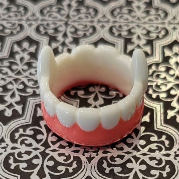 Vampire Fangs Ring - Picture 2 of 3